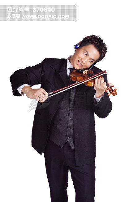 拉小提琴的男性